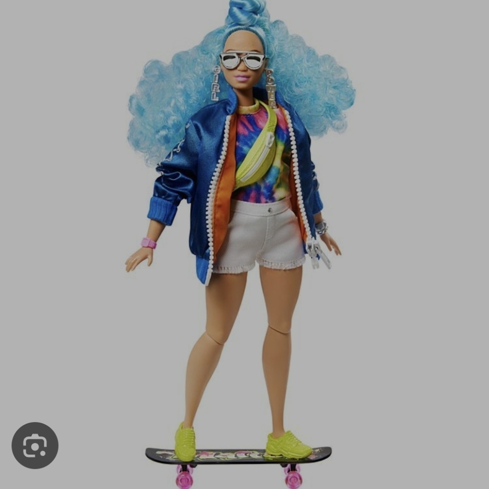 Barbie "Extra" Set Doll with Skatebosrd And Cats